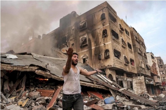 داعية معروف في غزة يثير الجدل بشأن الضرر الذي أحدثه هجوم 7 أكتوبر