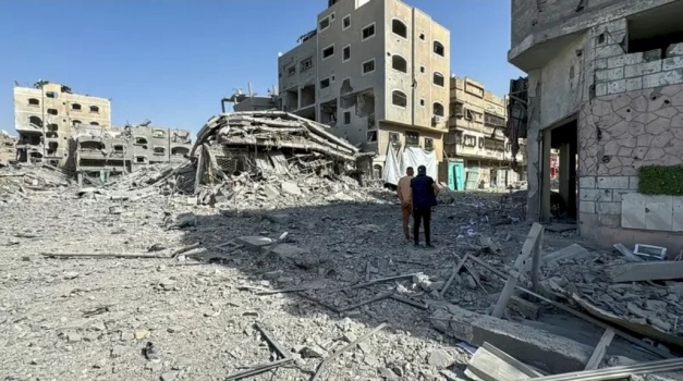 شهداء ومعتقلون في اقتحام الاحتلال مدرسة تؤوي نازحين ببيت حانون