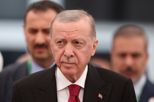 اردوغان ينتقد جرائم الأسد ويهدد بدفن الأكراد في سورية