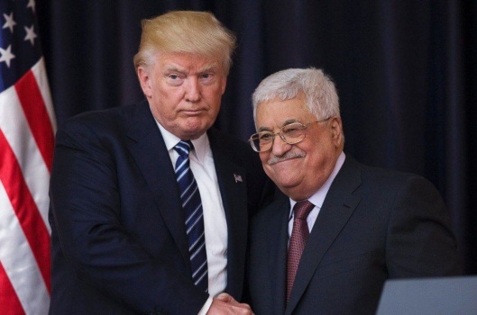 الرئيس عباس يهنئ الرئيس ترمب لمناسبة أدائه اليمين الدستورية رئيسا للولايات المتحدة الأميركية