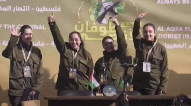 بالزي العسكري.. حماس تفرج عن 4 أسيرات مجندات إسرائيليات من وسط غزة