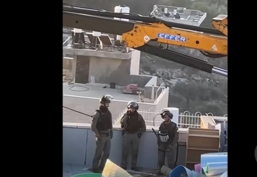الاحتلال يهدم مسجدا في قرية صور باهر بالقدس