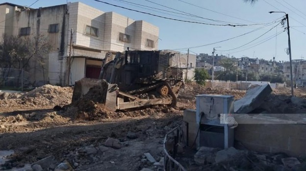 الاحتلال يواصل عدوانه على طولكرم ومخيمها: حرق وتفجير منازل وإجبار المواطنين على النزوح قسرا