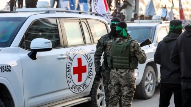 تقديرات في تل أبيب: حماس تسابق الزمن لإتمام الصفقة قبل وصول ترامب