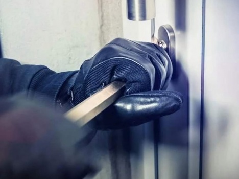 الأجهزة الأمنية في رام الله تحبط محاولة سطو مسلح على محل صرافة وتقبض على 4 أشخاص مشتبه بهم