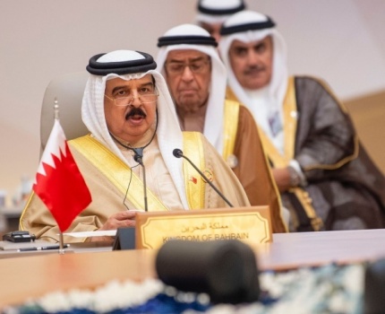 ملك البحرين: نرفض أي محاولات للتهجير والاستيطان