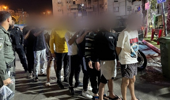 تقرير: الشرطة الإسرائيلية تتسابق على اعتقال عمال الضفة وتُهمل الجريمة