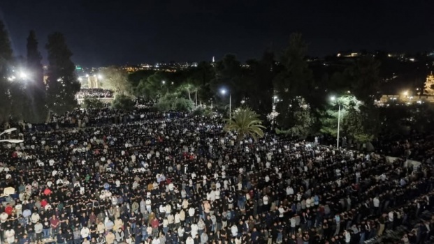 180 الف مصل يحيون ليلة القدر في المسجد الأقصى
