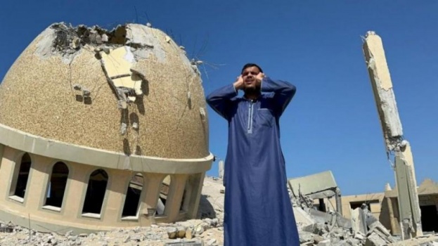 غزة تُحرَم إحياء ليلة القدر.. حتى على أنقاض مساجدها