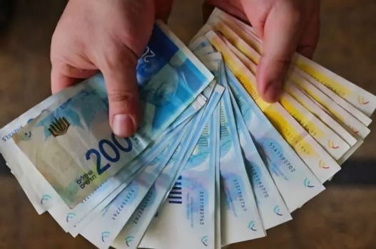 الإسرائيليون يسحبون أموالهم من إسرائيل وسط تصاعد القلق والتحذيرات من تداعيات خطيرة