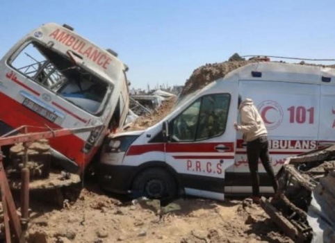 بعد نشر فيديو يكذب ادعاءاته.. جيش الاحتلال يتراجع عن روايته بشأن استشهاد المسعفين في رفح