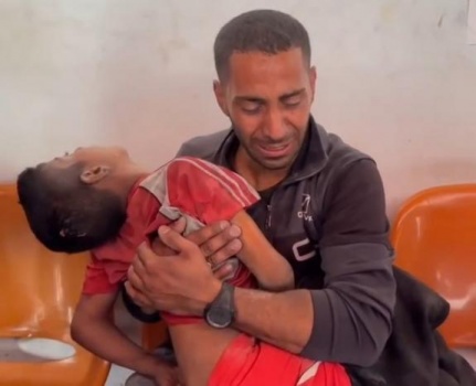 في مجزرة جديدة .. عشرات الشهداء والجرحى في قصف منازل في حي الشجاعية