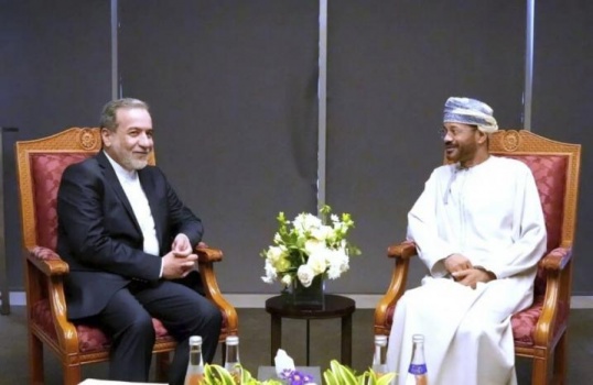 صحيفة "وول ستريت جورنال": إيران طرحت 3 مطالب في الجولة الأولى من المفاوضات مع الأمريكيين في عُمان