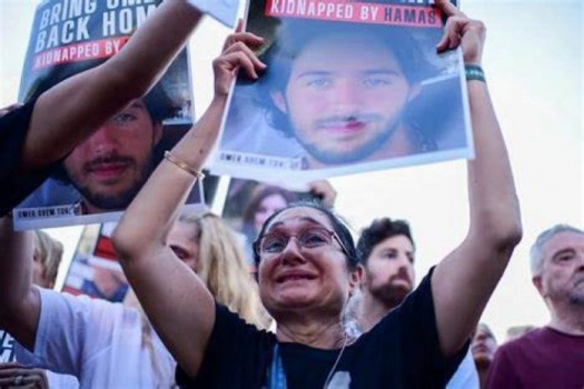 ذوو الأسرى الإسرائيليين يتهمون نتنياهو بالتخلي عن أبنائهم: الحرب تطول وفرص إعادتهم تتضاءل