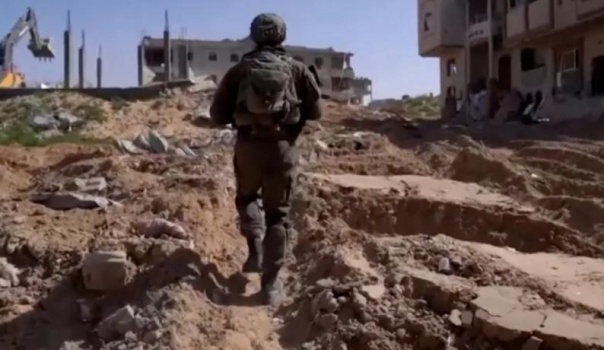 تحقيق حول "نسيان" جندي إسرائيلي 40 دقيقة بمنطقة داخل غزة