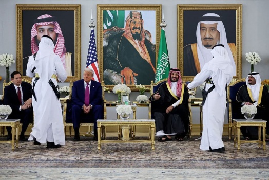 بالصور: الرئيس الأمريكي يصل الى السعودية