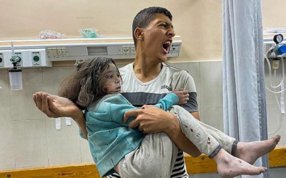 مجزرة جديدة: 18 شهيدا بقصف خيام ومدارس ومشاف جنوب غزة