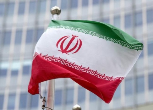 طهران تنفي كلام ترامب: لم يطلب أي مسؤول إيراني "الزحف على أبواب البيت الأبيض"