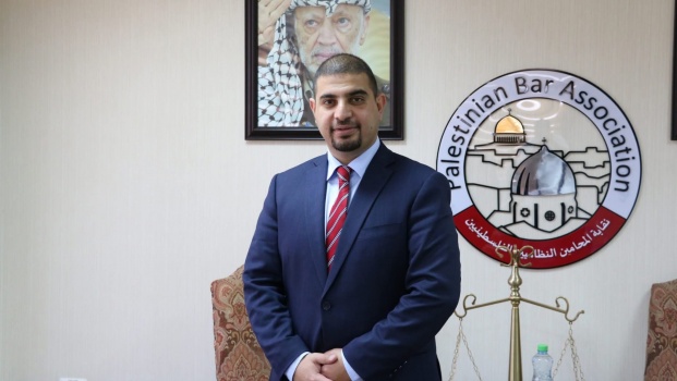 الاحتلال يستدعي نقيب المحامين فادي عباس ويبلغه بحظر عمل النقابة داخل مدينة القدس