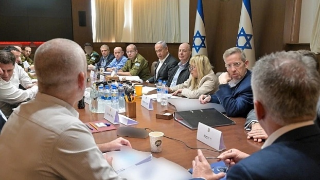 في اجتماع طارئ.. نتنياهو يُناقش خيارات الرد على الاعترافات بدولة فلسطين