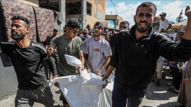 الاحتلال يرتكب مجزرة جديدة بحق نازحين في غزة.. 20 شهيدا بينهم أطفال ونساء