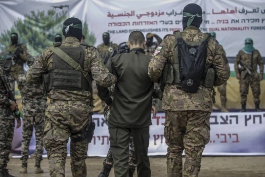 اسبوع حاسم: اسرائيل تعد قوائم الأسرى الفلسطينيين وترسل وفدها التفاوضي