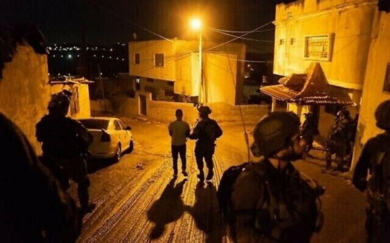 الاحتلال يشن حملة مداهمات واعتقالات في الضفة