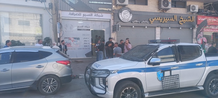 الشرطة: مجهولون يسطون على محل صرافة في قباطية ويصيبون صاحبه بجروح