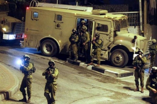 الاحتلال يشن حملة اعتقالات بالضفة ومستوطنون يدمرون مدرسة في طوباس