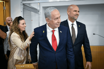 نتنياهو: "سأفكر في العفو إذا عرضوا عليّ ذلك"