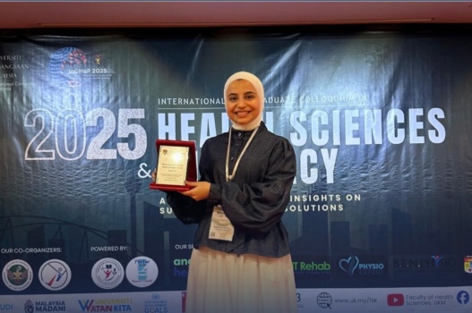 المبتعثة رغد دويكات من جامعة النجاح الوطنية تفوز بالمركز الأول في جائزة أفضل باحث شاب في المؤتمر العلمي الدولي لطلبة الدراسات العليا في العلوم الصحية والصيدلة (InCHaP 2025) والذي انعقد في كوالالمبور