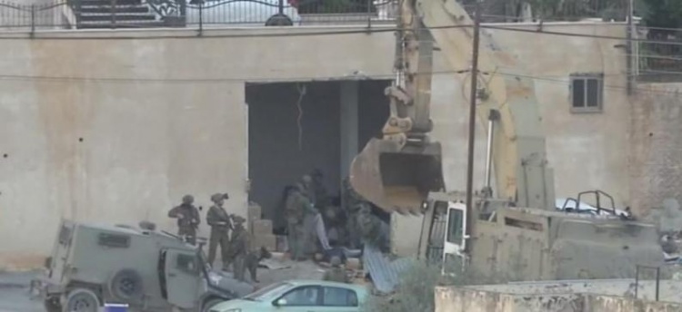 الجيش الاسرائيلي يعترف بإطلاق النار على شابين بعد اعتقالهما ويقرر فتح تحقيق