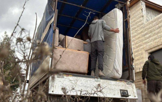 6 عائلات تخلي منازلها تمهيدا لهدمها في مدينة نابلس