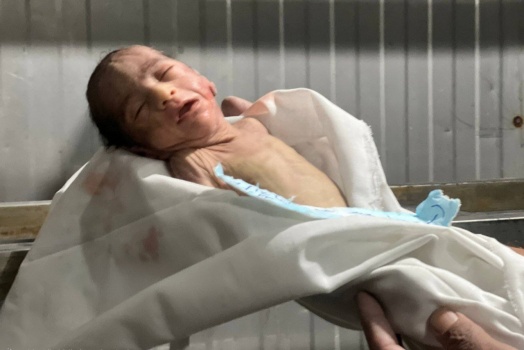 الموت برداً.. استشهاد الرضيع سعد عابدين في خان يونس