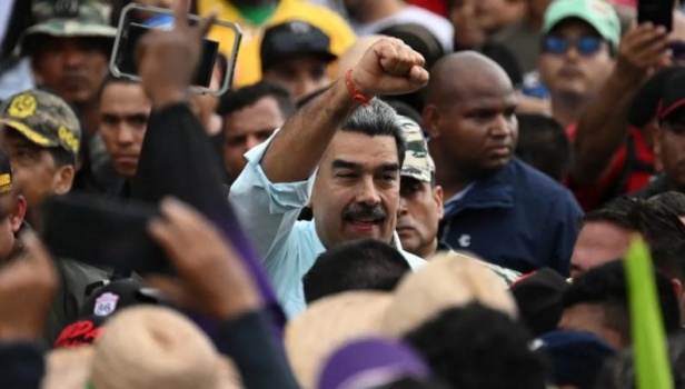 ترامب يدعو مادورو للتنحي وكراكاس تتهم واشنطن بـ"القرصنة والتصعيد"