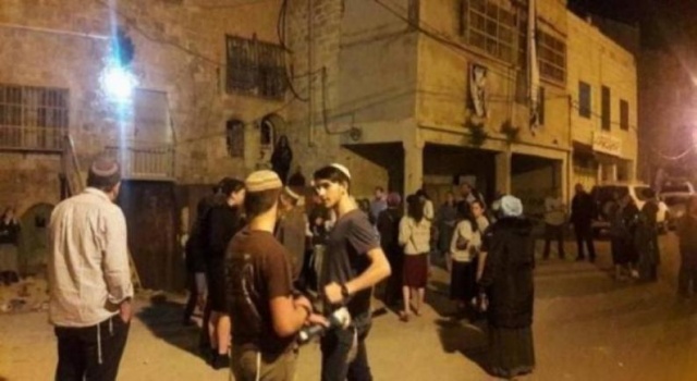 مستوطنون يهاجمون منزلا في بلدة سنجل شمال رام الله