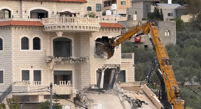 تكلفتها نحو 13 مليون شيقل....الاحتلال يهدم منزلا ويخلي منزلين آخرين غرب رام الله