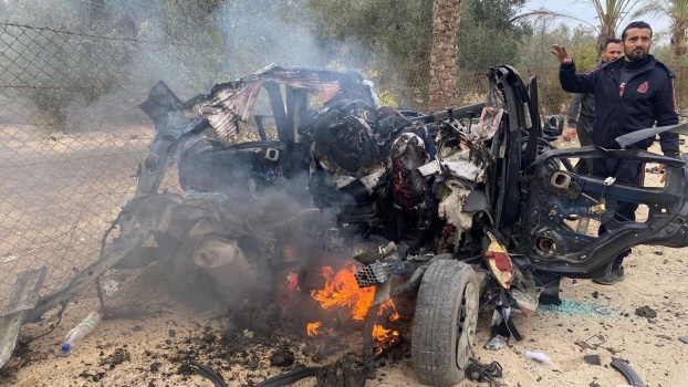 مجزرة جديدة.. 8 شهداء ومصابون من الشرطة باستهداف مركبتهم وسط قطاع غزة
