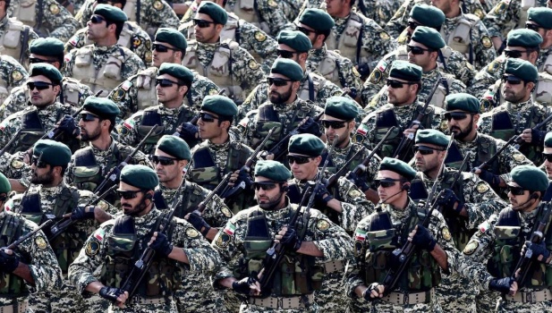 إيران تقول إنها ستبقي "أصابعها على الزناد" خلال المفاوضات