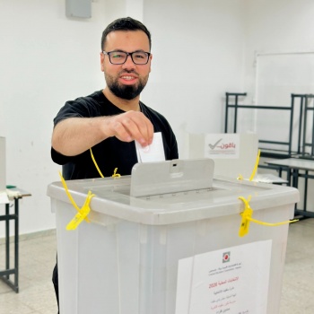 بمشاركة أكثر من مليون ناخب.. انطلاق الانتخابات المحلية في الضفة الغربية ودير البلح