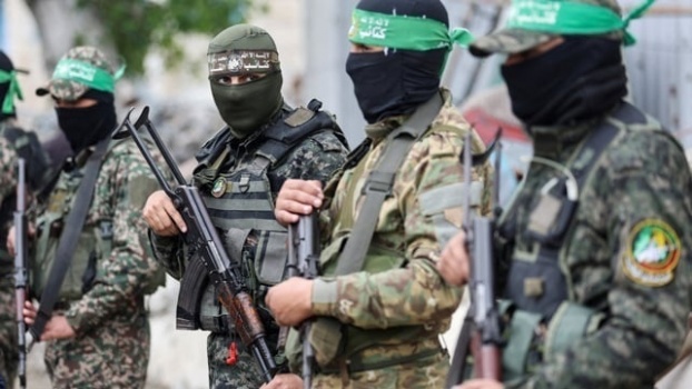 حماس تسلم ردها على مقترح ملادينوف وتطالب بجدول زمني ملزم لإنهاء الحرب