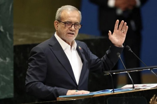 الرئيس الإيراني: شعبنا لن يخضع أبدًا للعدو