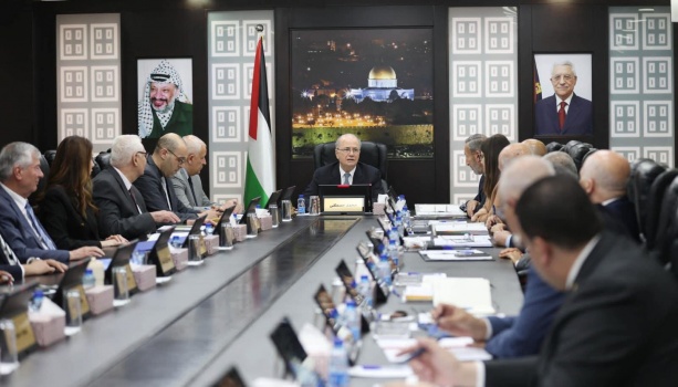 مجلس الوزراء : جهود مستمرة وعلى مختلف الأصعدة لتأمين دفعة من رواتب الموظفين قريبا