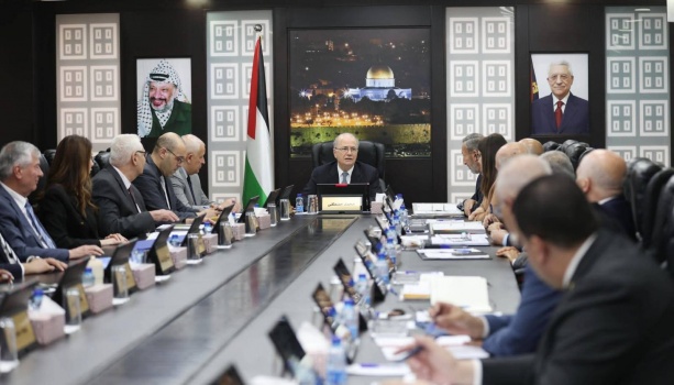 الحكومة: صرف دفعة من الرواتب قبل العيد وإجازة الأضحى من الثلاثاء حتى السبت