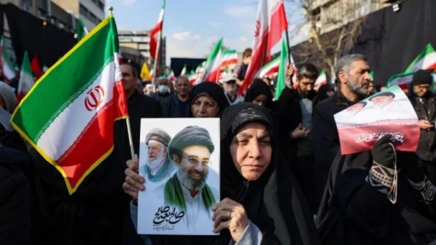 معاريف: 70% من الصواريخ الإيرانية لا تزال جاهزة.. والحرب تتحول إلى مأزق استراتيجي