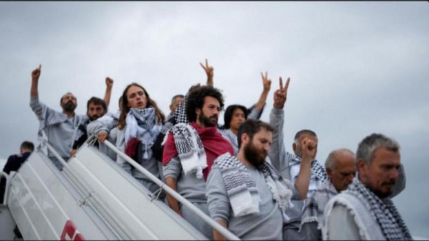 وصول ناشطي "أسطول الصمود" إلى تركيا بعد ترحيلهم من سلطات الاحتلال