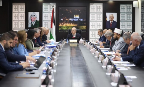 رئيس الوزراء يثمّن صمود القرى المستهدفة ويوعز بتسريع تلبية الاحتياجات الطارئة في ضوء الجولات الوزارية