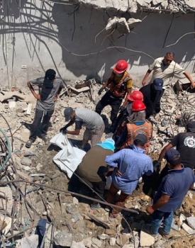 انتشال 55 رفات شهيد من تحت الأنقاض في قطاع غزة