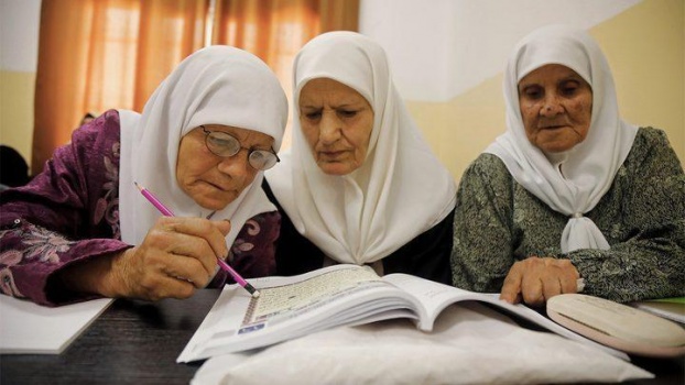 "الإحصاء": معدلات الأمية في فلسطين من الأقل في العالم

