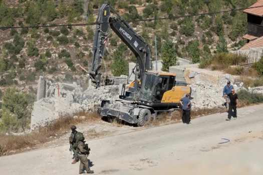 بتسيلم: إسرائيل تنفذ مشروعا لمحو الفلسطينيين في الضفة الغربية

